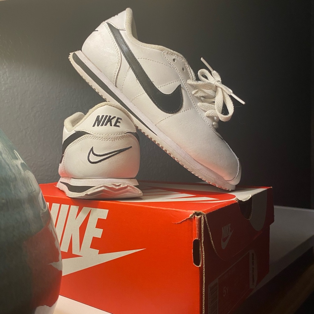 Nike Kids Sneakers - White and Black